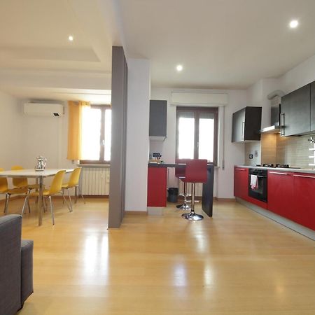 Cozy And Comfy Apartment In Piramide Metro Stop Roma Exterior foto